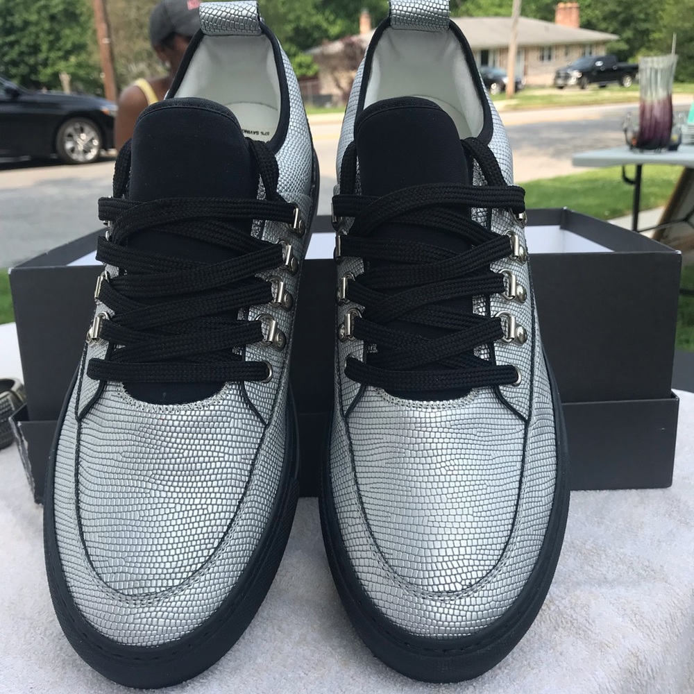 SHOES